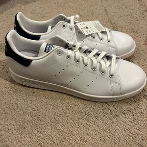 Adidas Men's White Sneakers with Black Heel